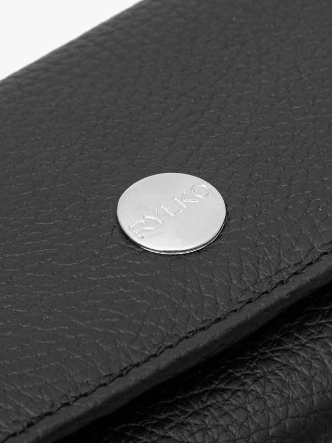 Schwarzes Portemonnaie für Frauen mit silbernen Details