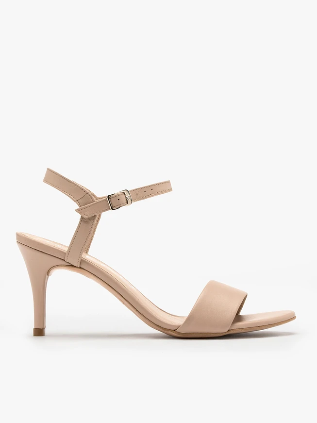 Beigefarbene Stiletto-Sandalen