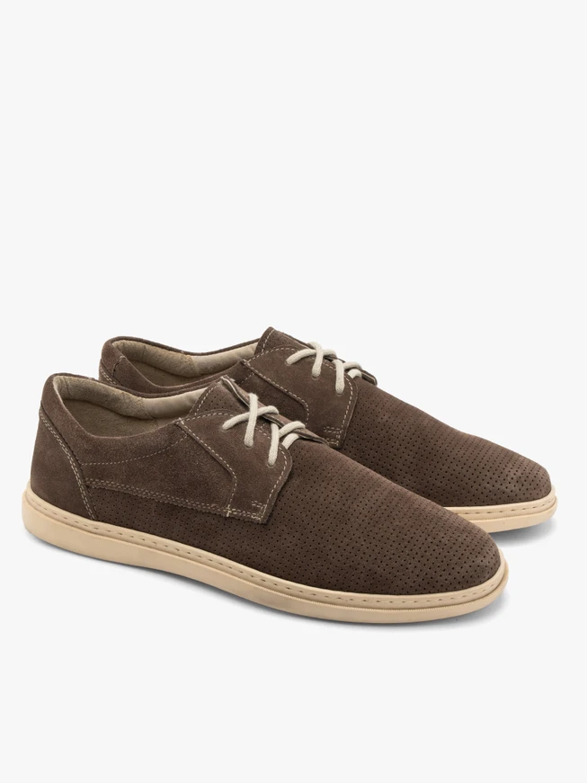 Graubraune Sporthalbschuhe mit dekorativer Perforation