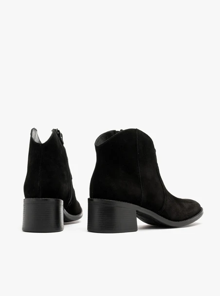 Schwarze Cowboystiefel