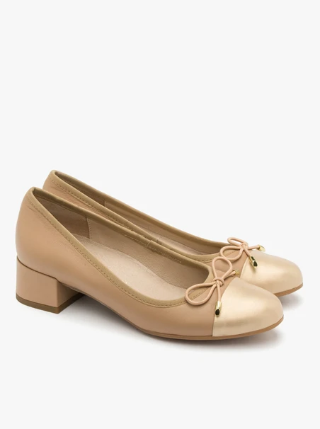 Beige-goldene Pumps mit Zierschleife