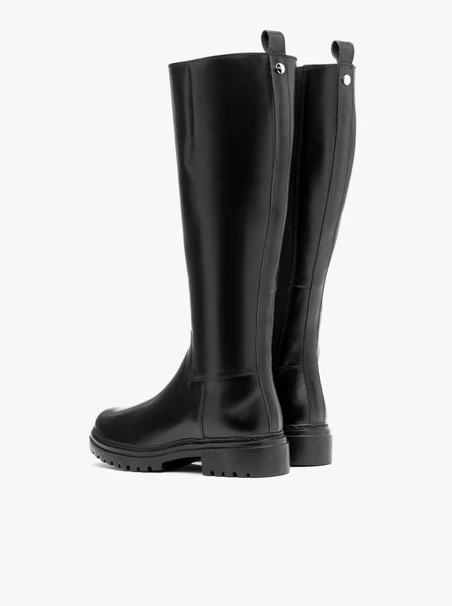 Schwarze Stiefel mit leichter Sohle