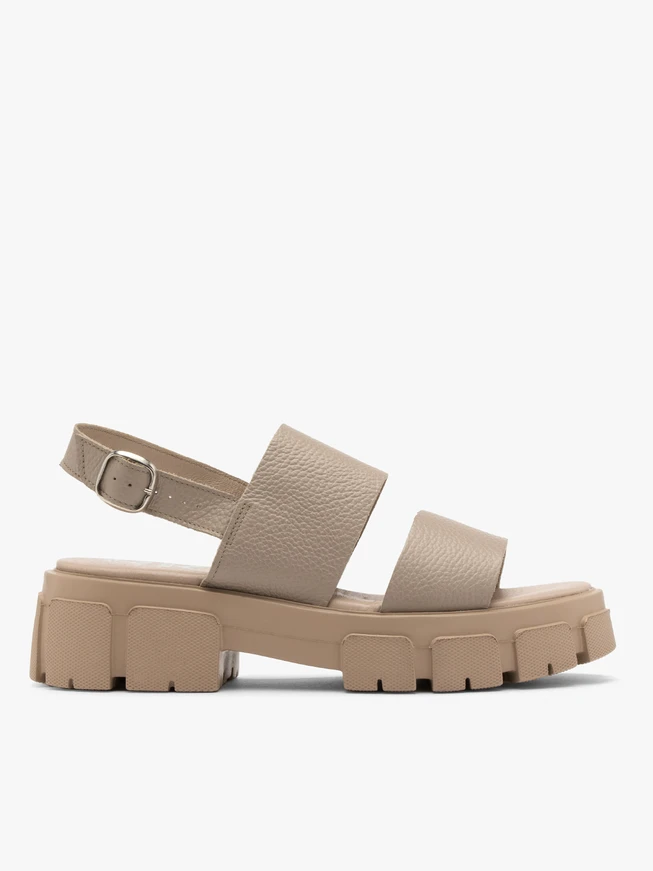 Beigefarbene Sandalen mit festem Boden
