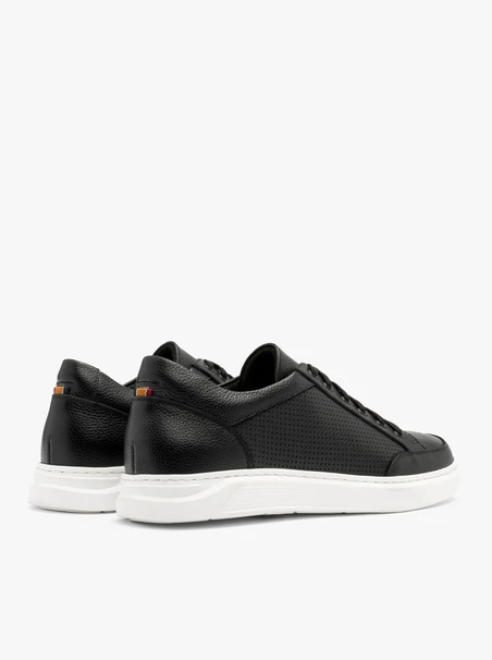Schwarze Herren Sporthalbschuhe mit dekorativer Perforation