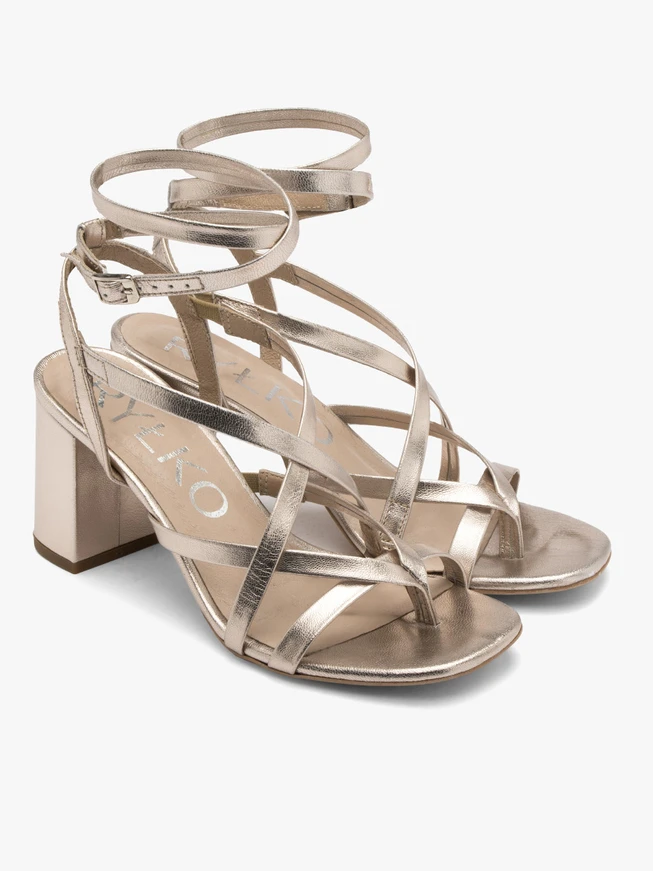 Flip Flops mit Platinabsätzen