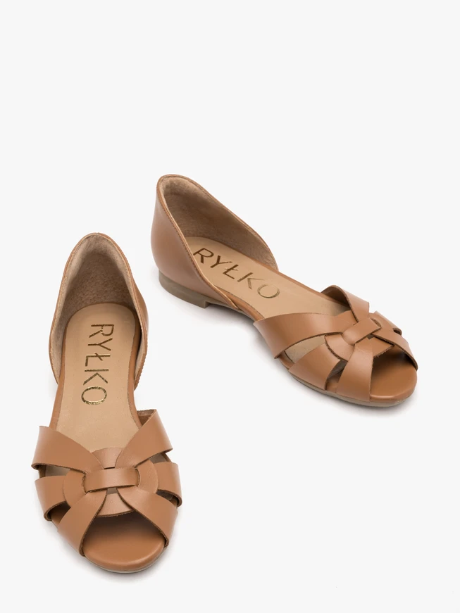 Braune zehenoffene Ballerinas