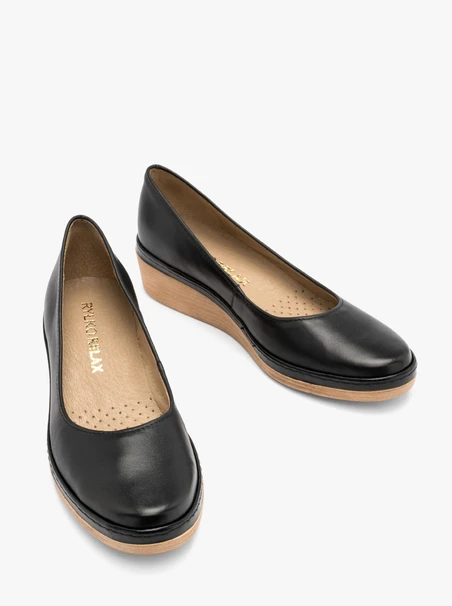 Schwarze Plateau-Pumps