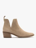 Sandfarbene Stiefel mit niedrigen Absätzen