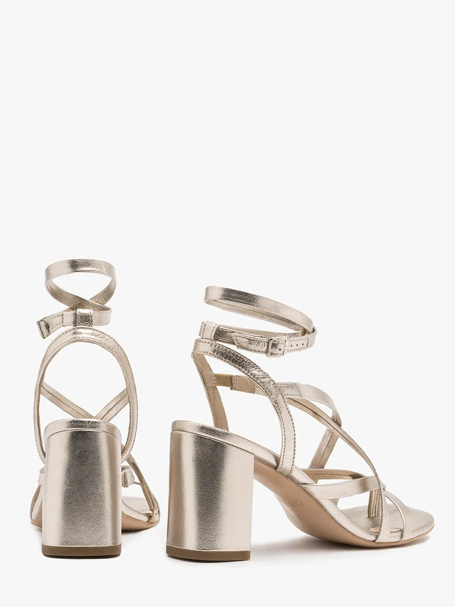 Flip Flops mit Platinabsätzen