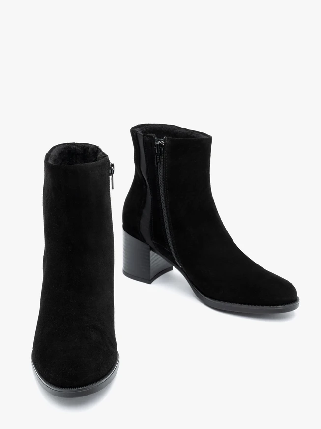 Schwarze Velourslederstiefel