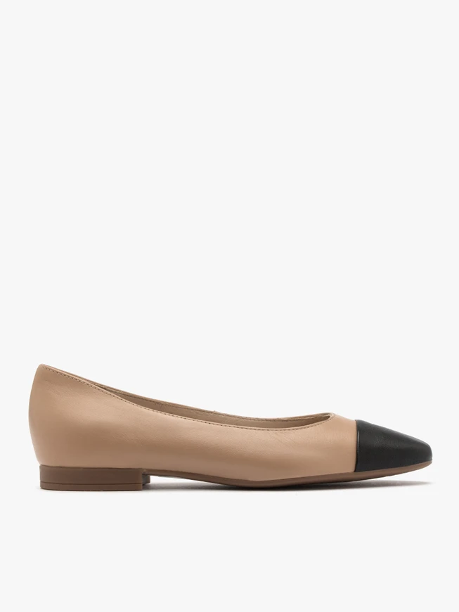 Beigefarbene Damen-Ballerinas mit schwarzer Zehenkappe
