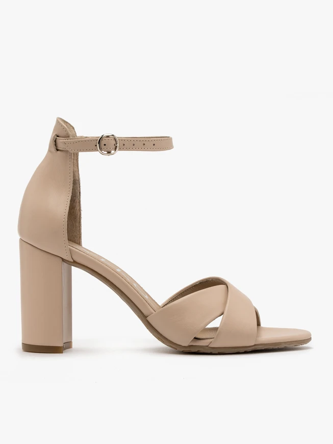 Beigefarbene hohe Stiletto-Sandalen