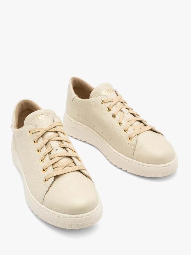 Cream sporty shoes
