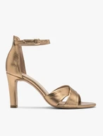 Sandalen mit goldenen Absätzen