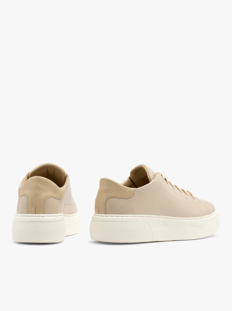 Beige sporty shoes with gold detail