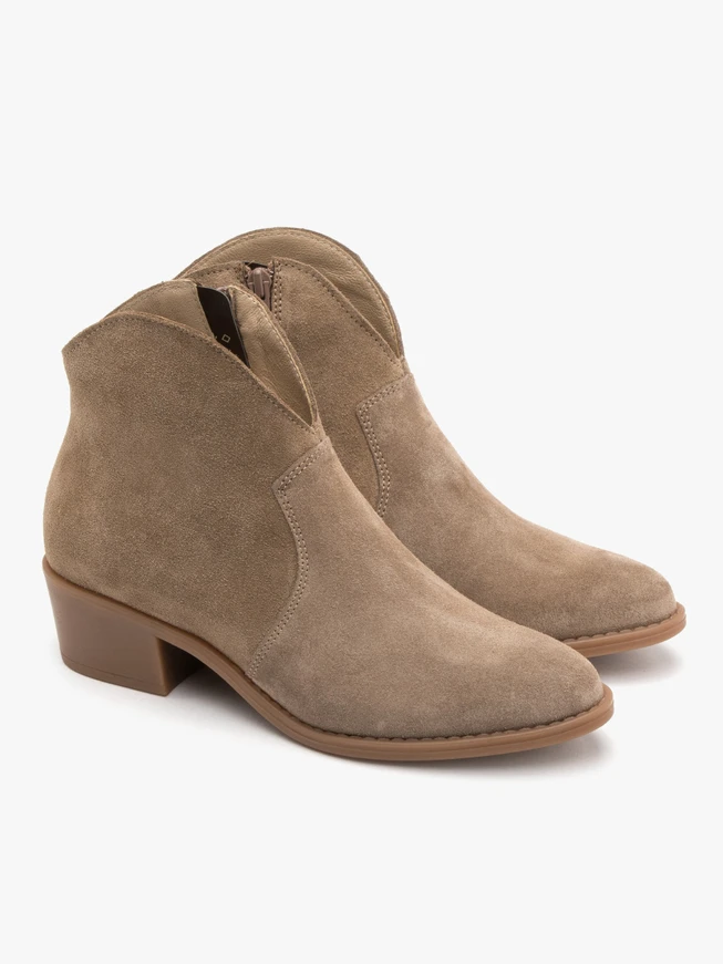 Sandfarbene Cowboystiefel aus Velours