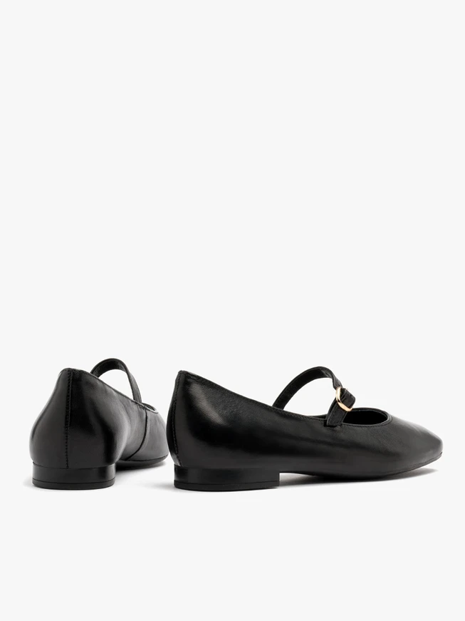 Schwarze Ballerinas mit dekorativem Verschluss