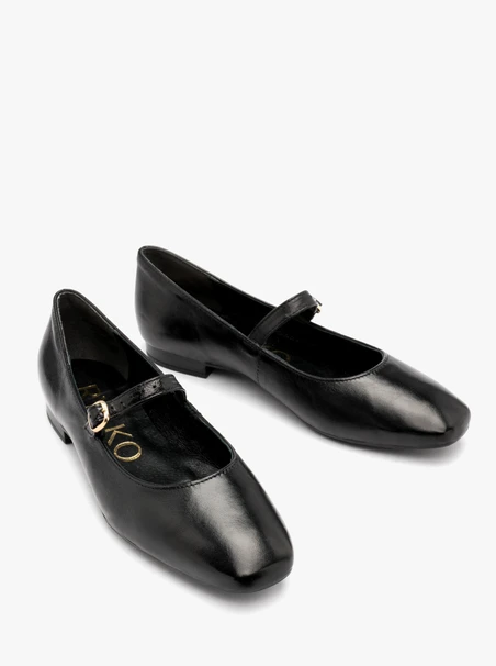Black ballerinas with decorative buckle