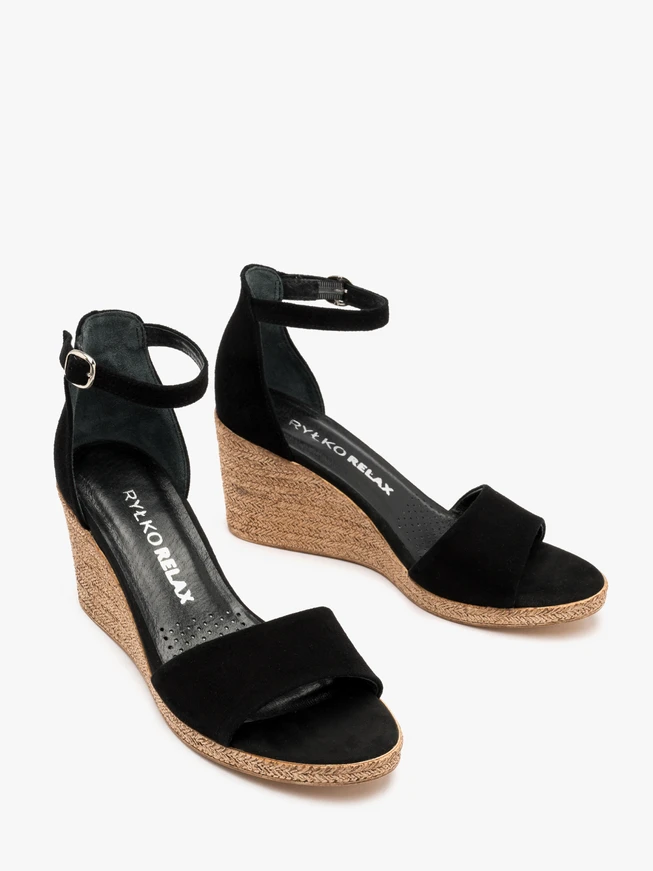 Schwarze Plateausandalen