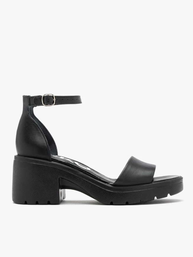 Chunky black women’s sandals