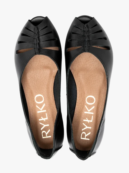 Schwarze Ballerinas mit durchbrochener Front