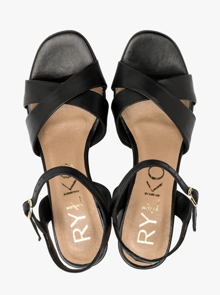 Schwarze Sandalen mit verziertem Schaft