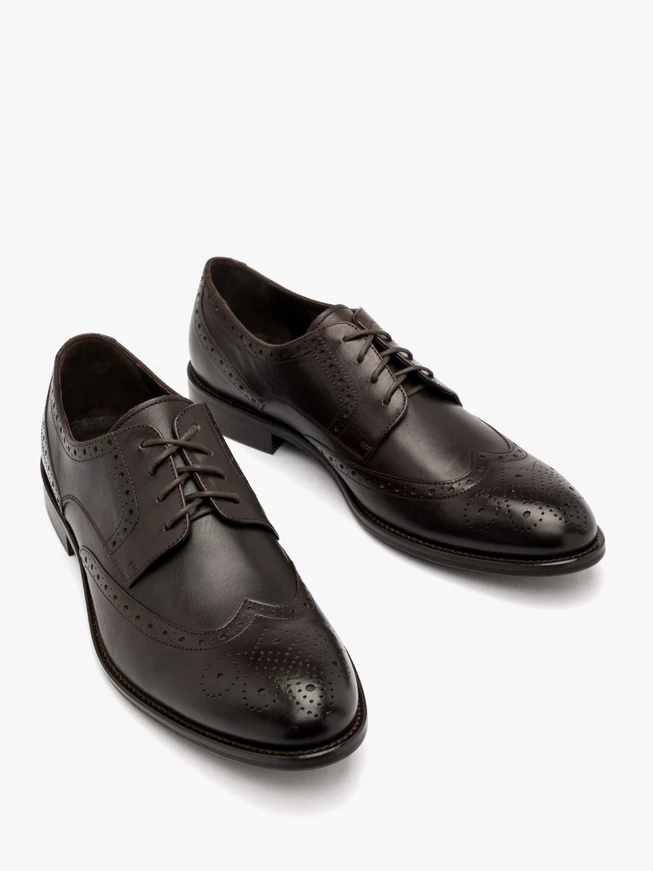 Dark brown men’s brogues