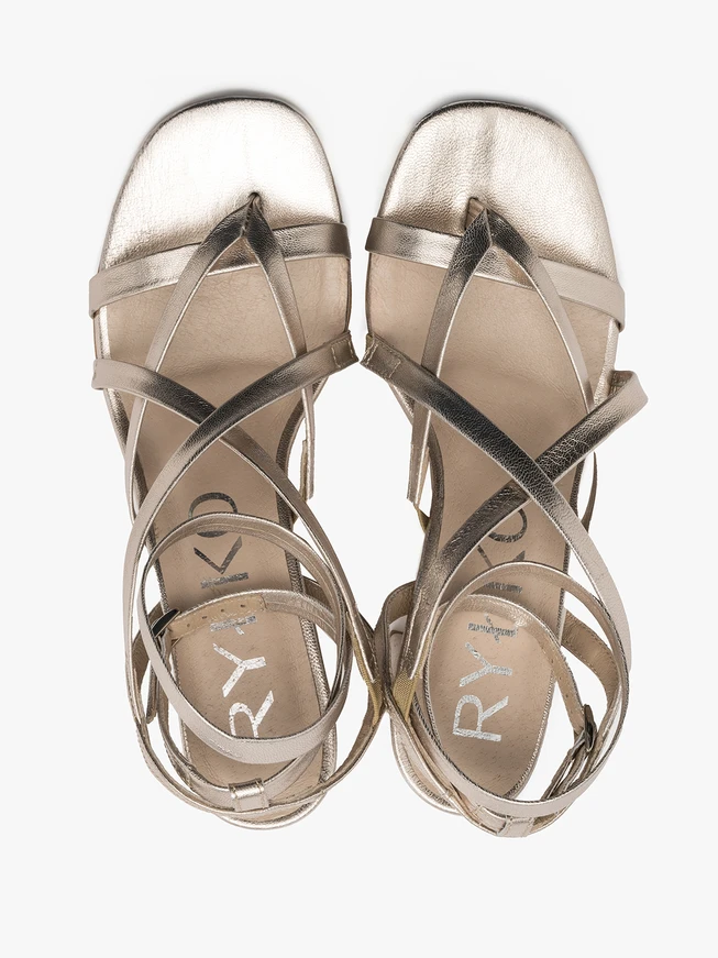 Flip Flops mit Platinabsätzen