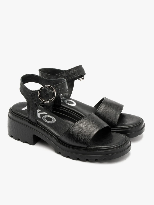 Schwarze Sandalen mit Traktorsohle