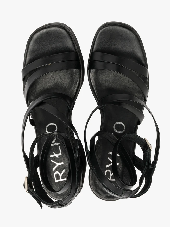 Schwarze Sandalen mit dekorativen Riemen