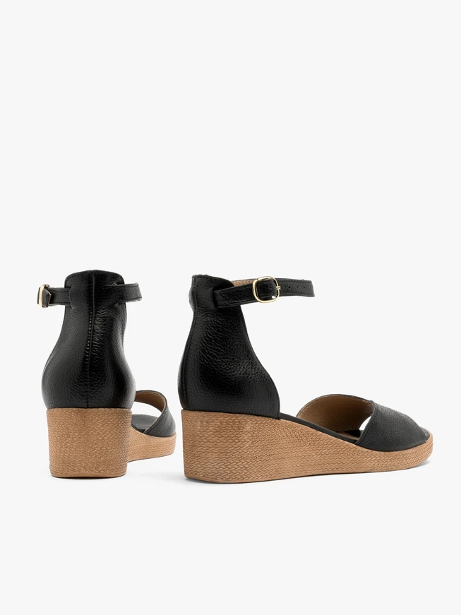 Schwarze Plateausandalen