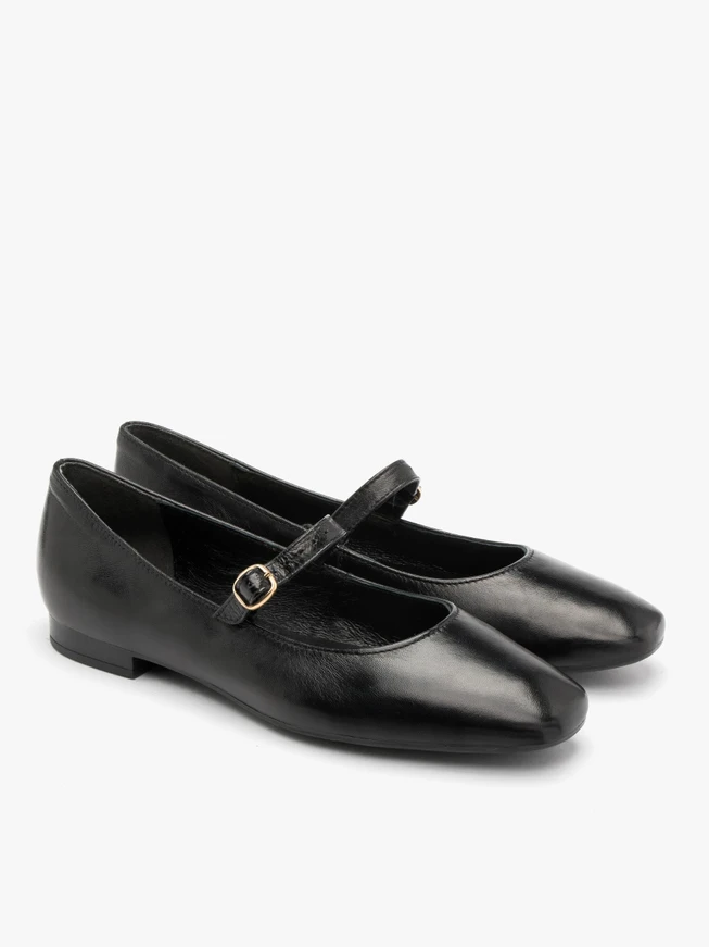 Schwarze Ballerinas mit dekorativem Verschluss