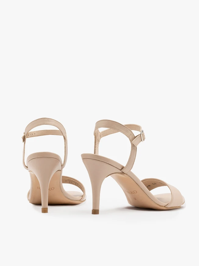 Beigefarbene Stiletto-Sandalen