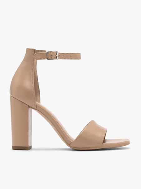 Beigefarbene hohe Stiletto-Sandalen