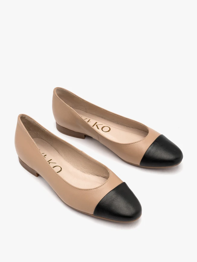 Beigefarbene Damen-Ballerinas mit schwarzer Zehenkappe