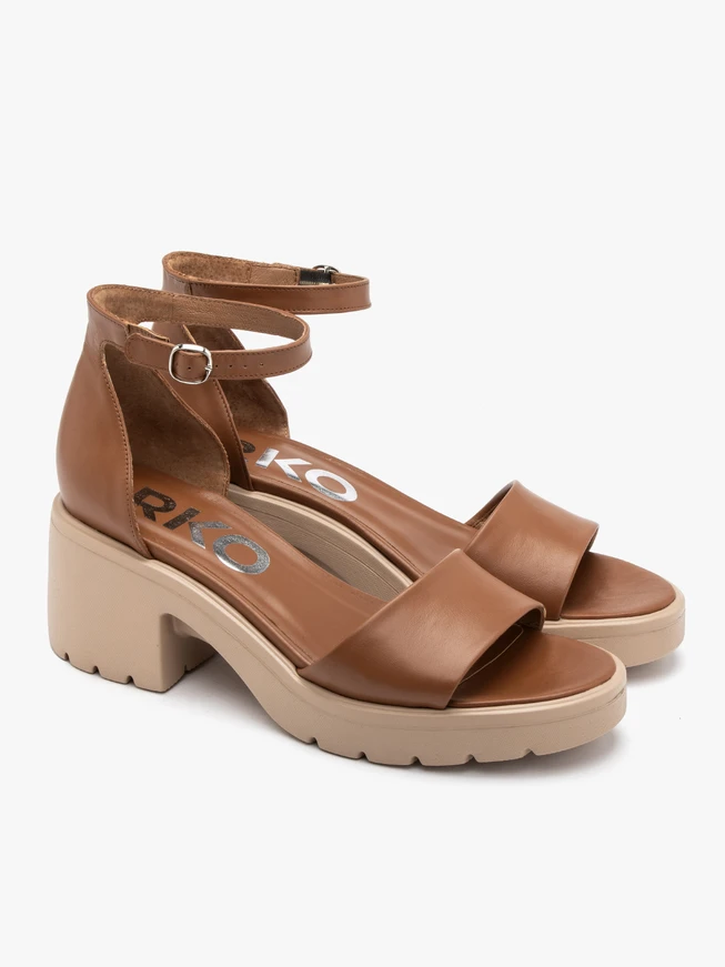 Hellbraune feste Sandalen für Frauen