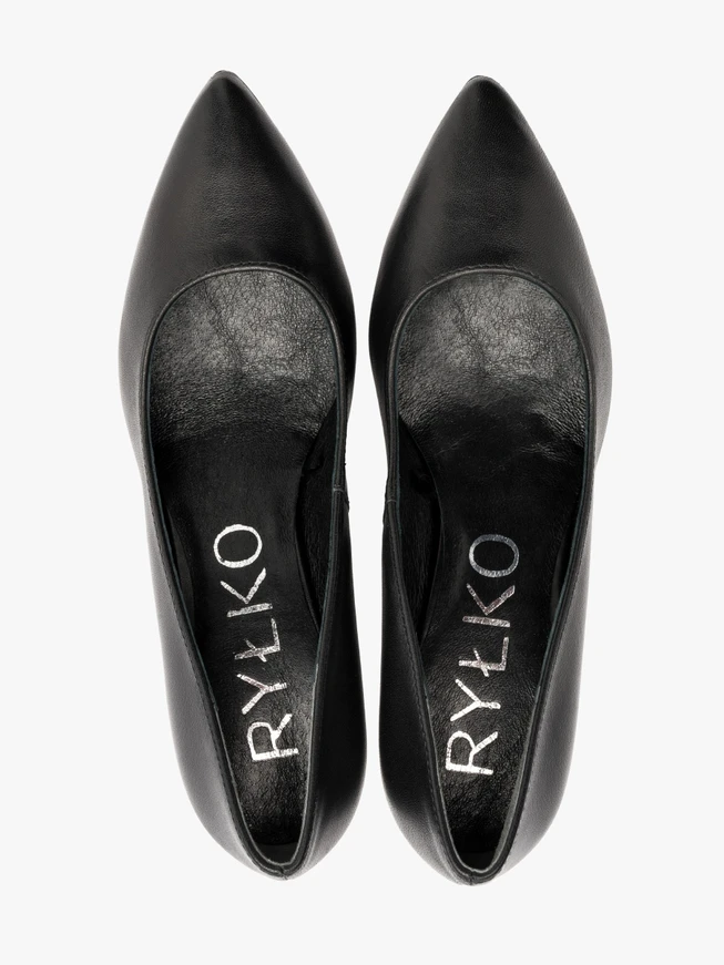 Black heeled pumps