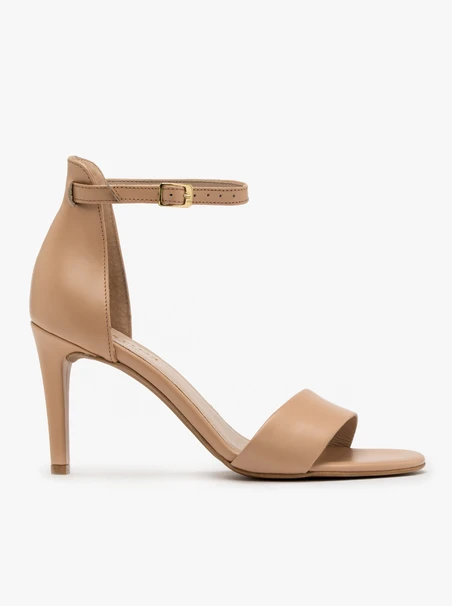 Beigefarbene Stiletto-Sandalen