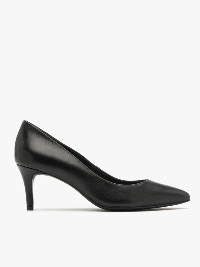 Black heeled pumps