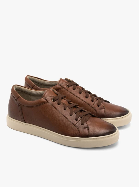 Braune halbe Sportschuhe mit leichter Sohle
