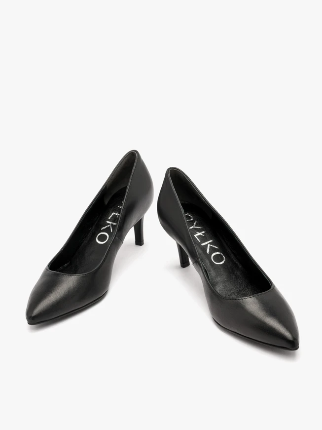 Black heeled pumps