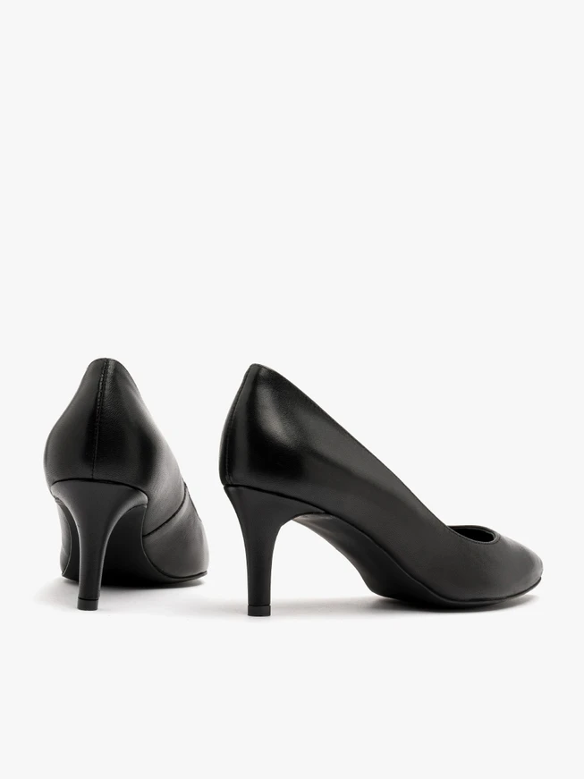 Black heeled pumps