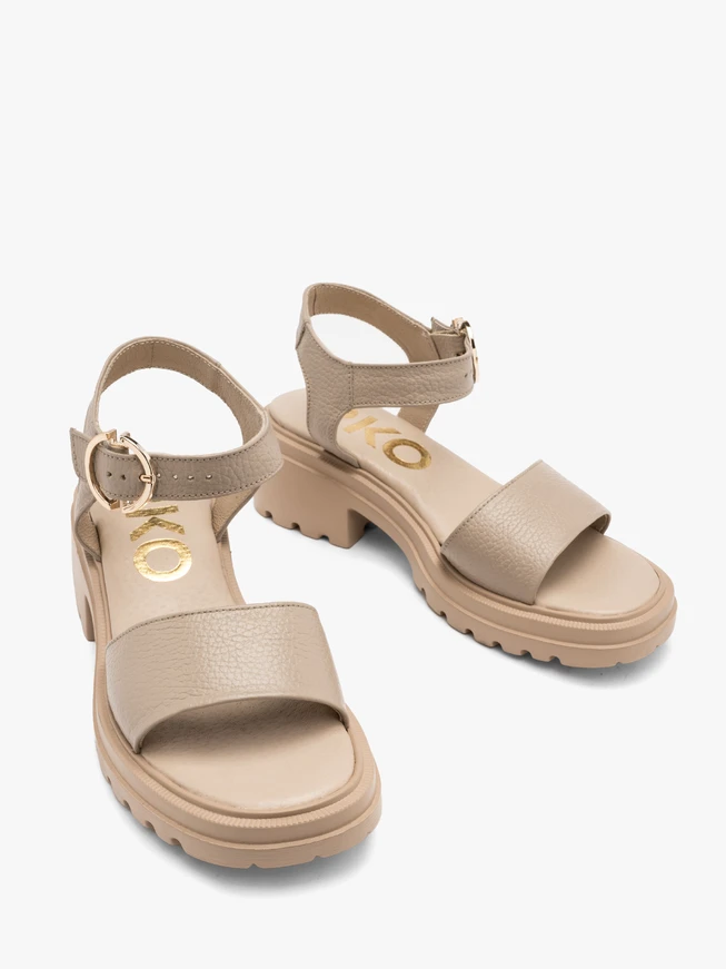 Beigefarbene Sandalen mit Traktorsohle