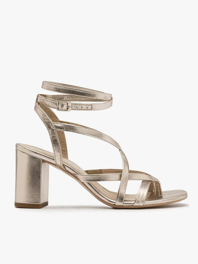Flip Flops mit Platinabsätzen