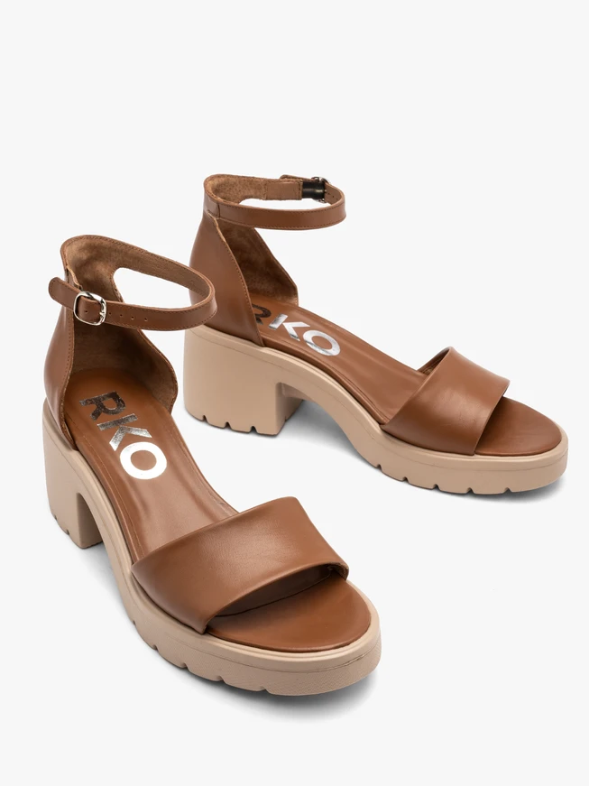 Hellbraune feste Sandalen für Frauen