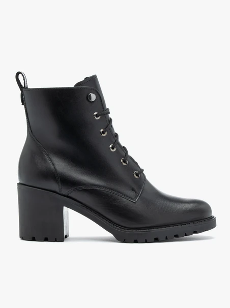 Schwarze Schnürstiefel aus Leder