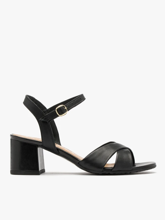 Schwarze Sandalen mit verziertem Schaft