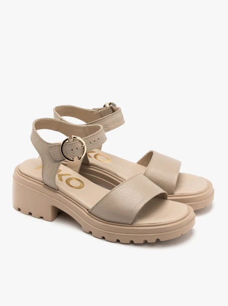 Beigefarbene Sandalen mit Traktorsohle