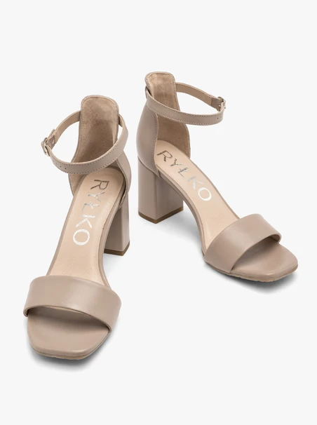 Beigefarbene Stiletto-Sandalen
