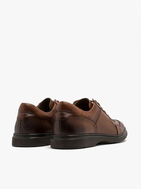 Brauner Herrenhalbschuh mit dekorativem Schaft